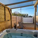 A Fleur De : Maison Chaleureuse Avec Privatif Et Billard. *
