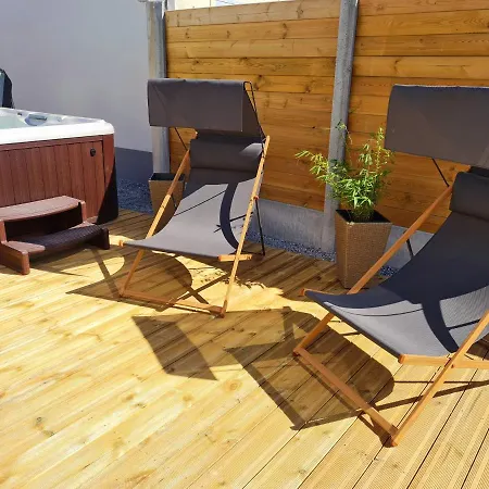 A Fleur De : Maison Chaleureuse Avec Privatif Et Billard. * Coulogne