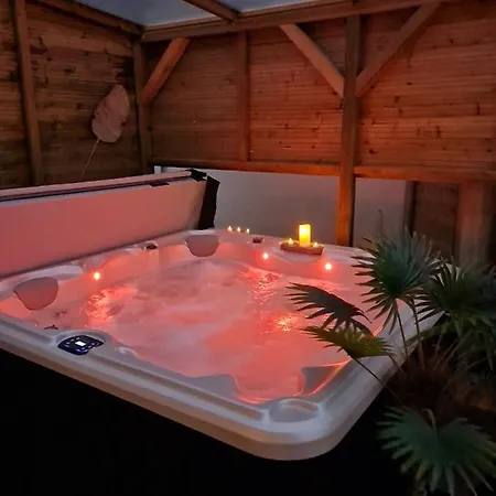 Nyaraló A Fleur De : Maison Chaleureuse Avec Privatif Et Billard. *