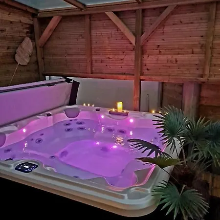 A Fleur De : Maison Chaleureuse Avec Privatif Et Billard. Coulogne