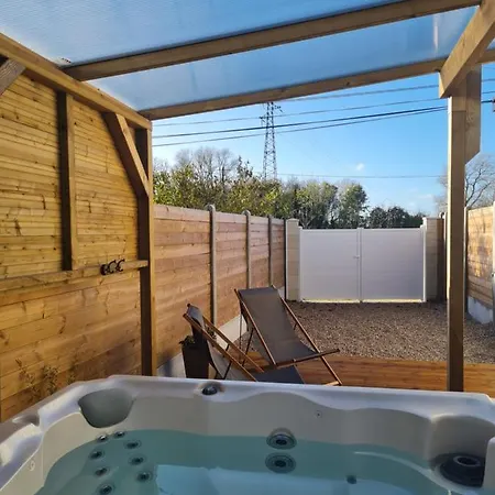 A Fleur De : Maison Chaleureuse Avec Privatif Et Billard. *