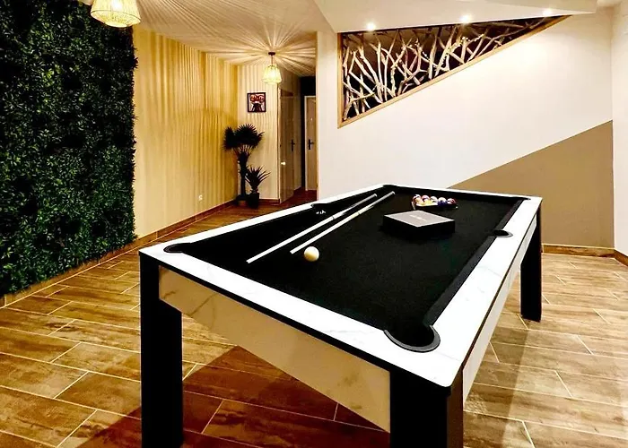 A Fleur De : Maison Chaleureuse Avec Privatif Et Billard. Coulogne