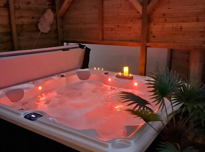 Casa vacanze A Fleur De : Maison Chaleureuse Avec Privatif Et Billard. *