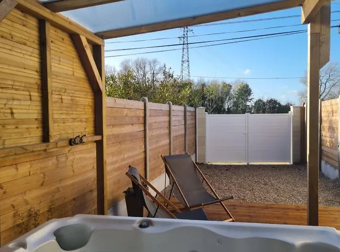 A Fleur De : Maison Chaleureuse Avec Privatif Et Billard. *